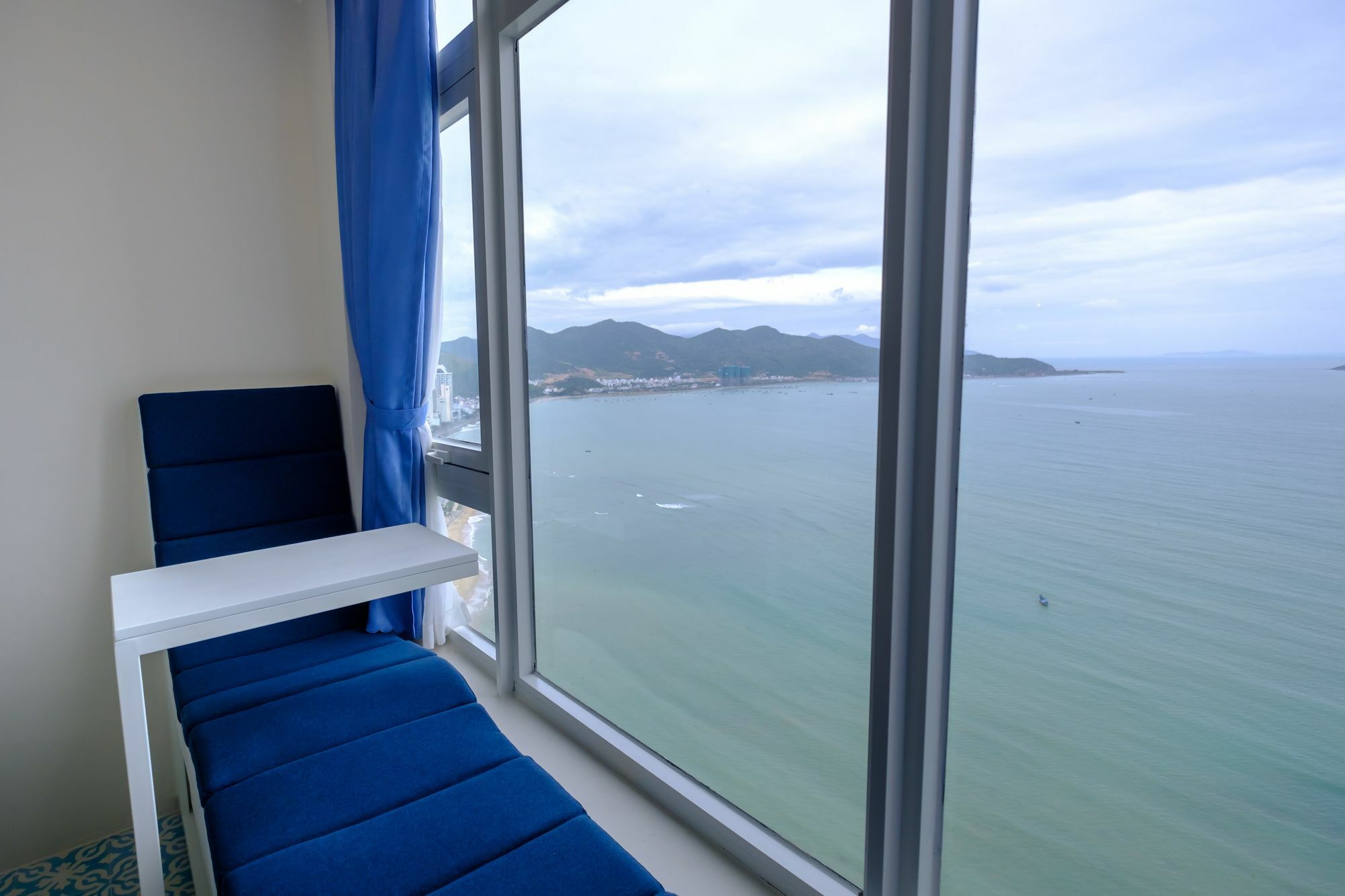 Sunrise Hon Chong Ocean View Apartment Нячанг Екстер'єр фото