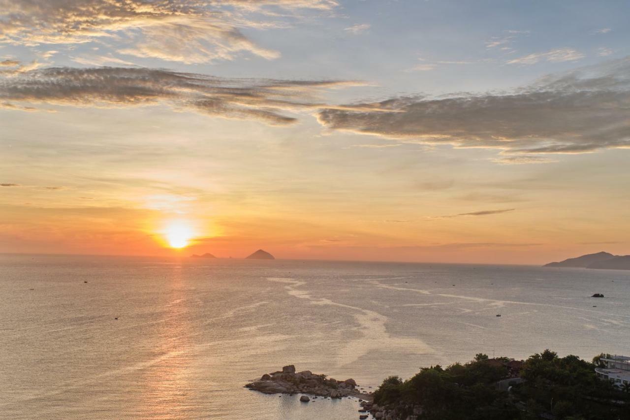 Sunrise Hon Chong Ocean View Apartment Нячанг Екстер'єр фото