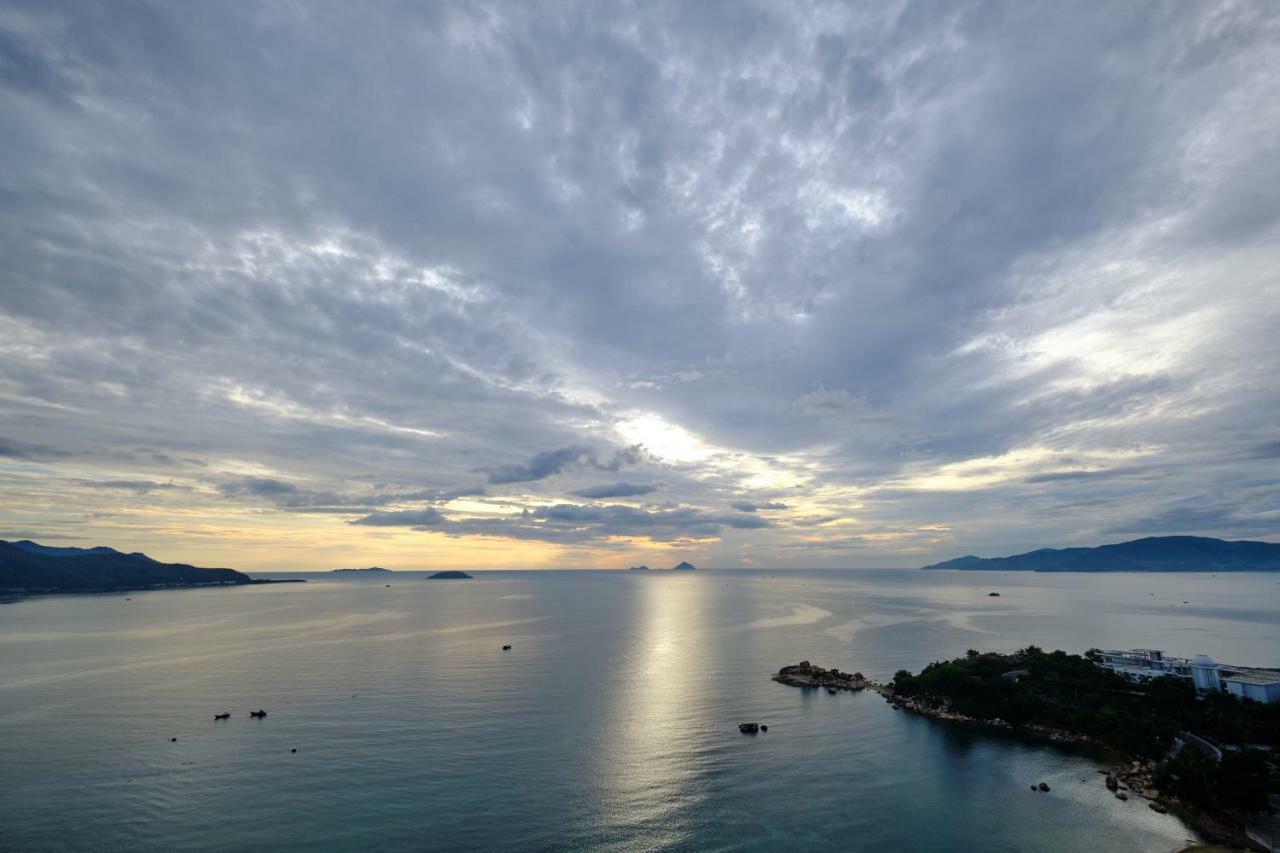 Sunrise Hon Chong Ocean View Apartment Нячанг Екстер'єр фото